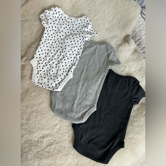 3 pack Cloud Island onesies - Picture 4 of 4